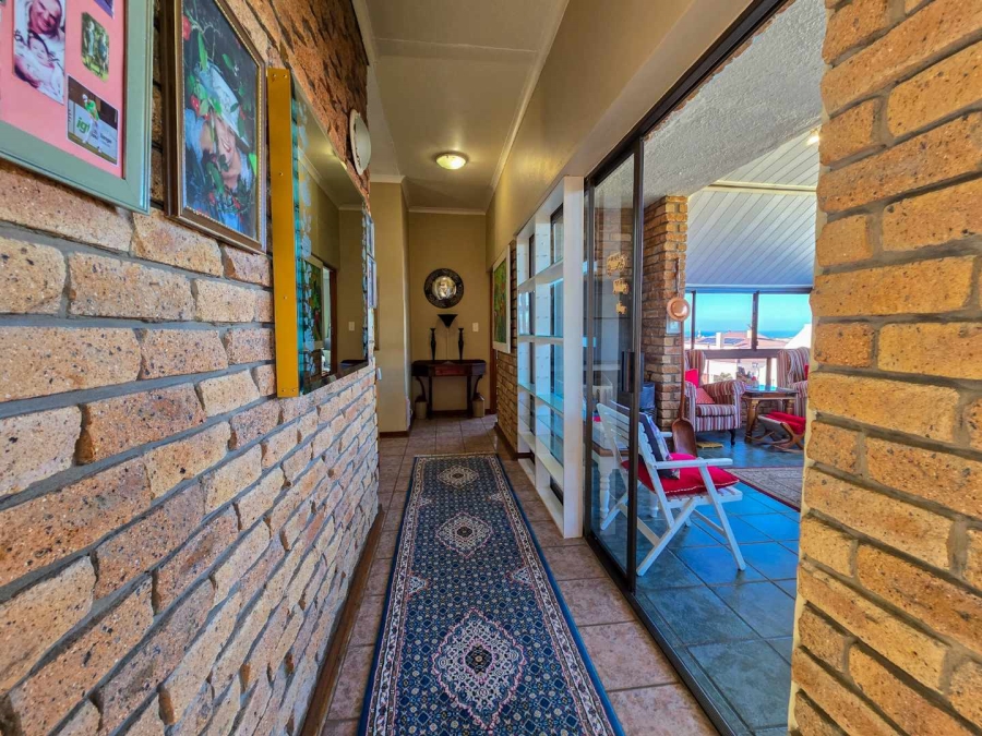 5 Bedroom Property for Sale in Stilbaai Wes Western Cape